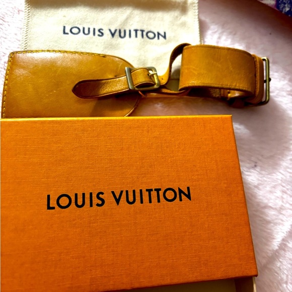 Louis Vuitton, Poignet and Luggage Tag - Picture 1 of 6